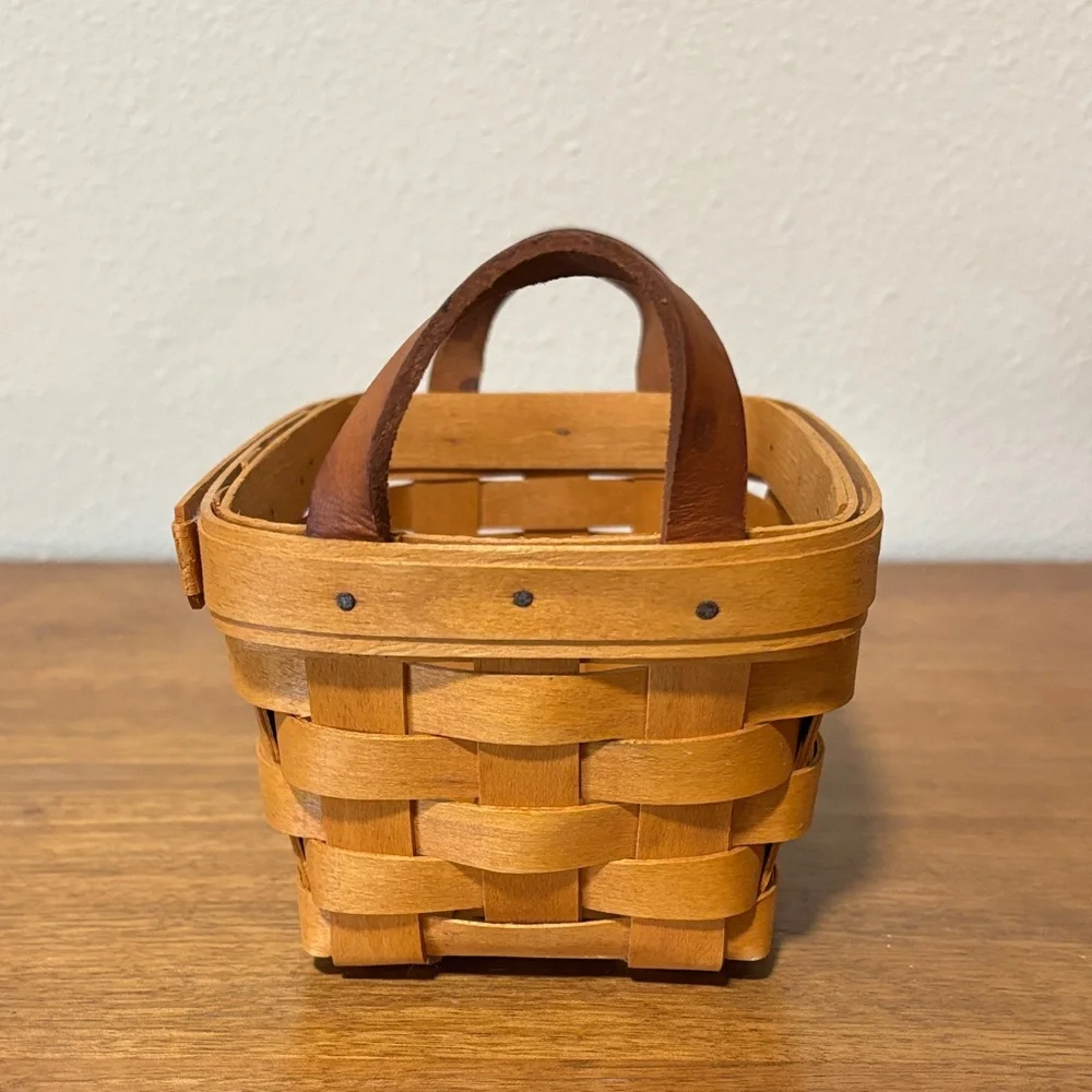 Longaberger Tea Basket with two protectors, product tag, and optional liner - Picture 4 of 9